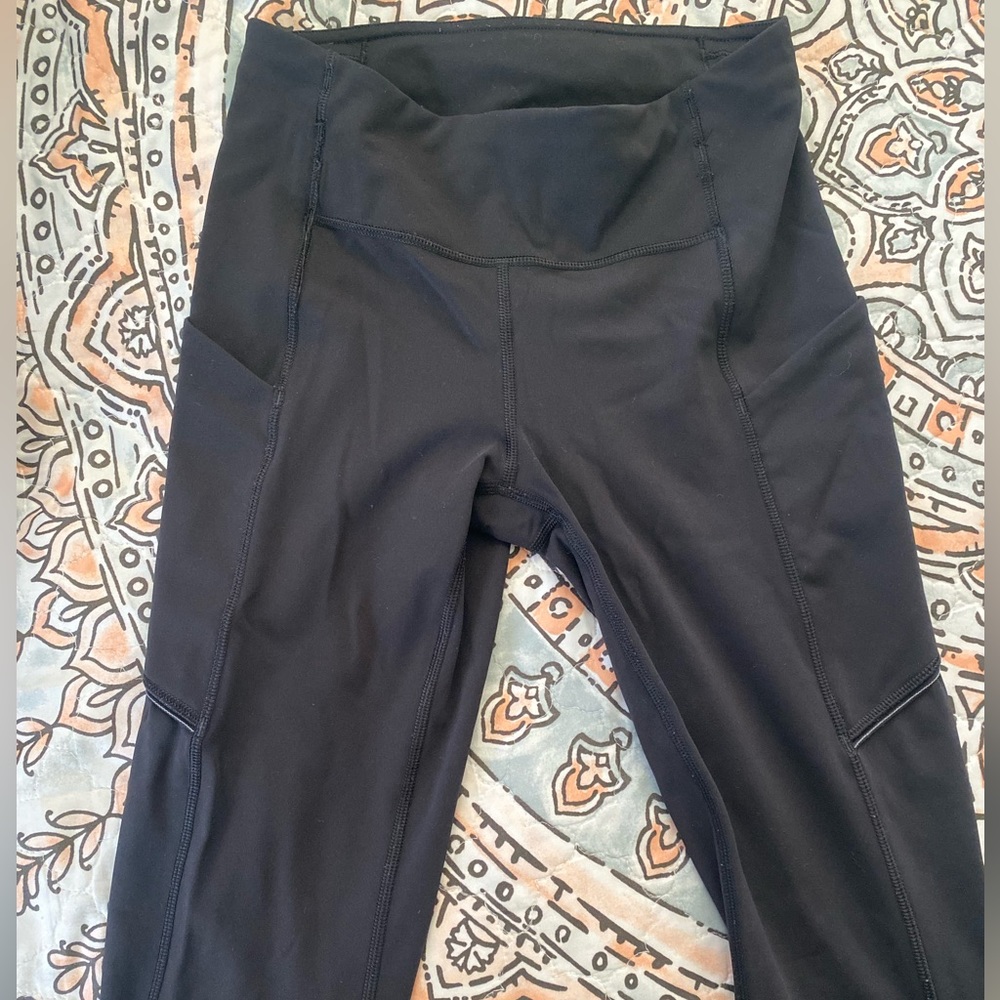 Cute wunder under lulu leggings! Size 2!!